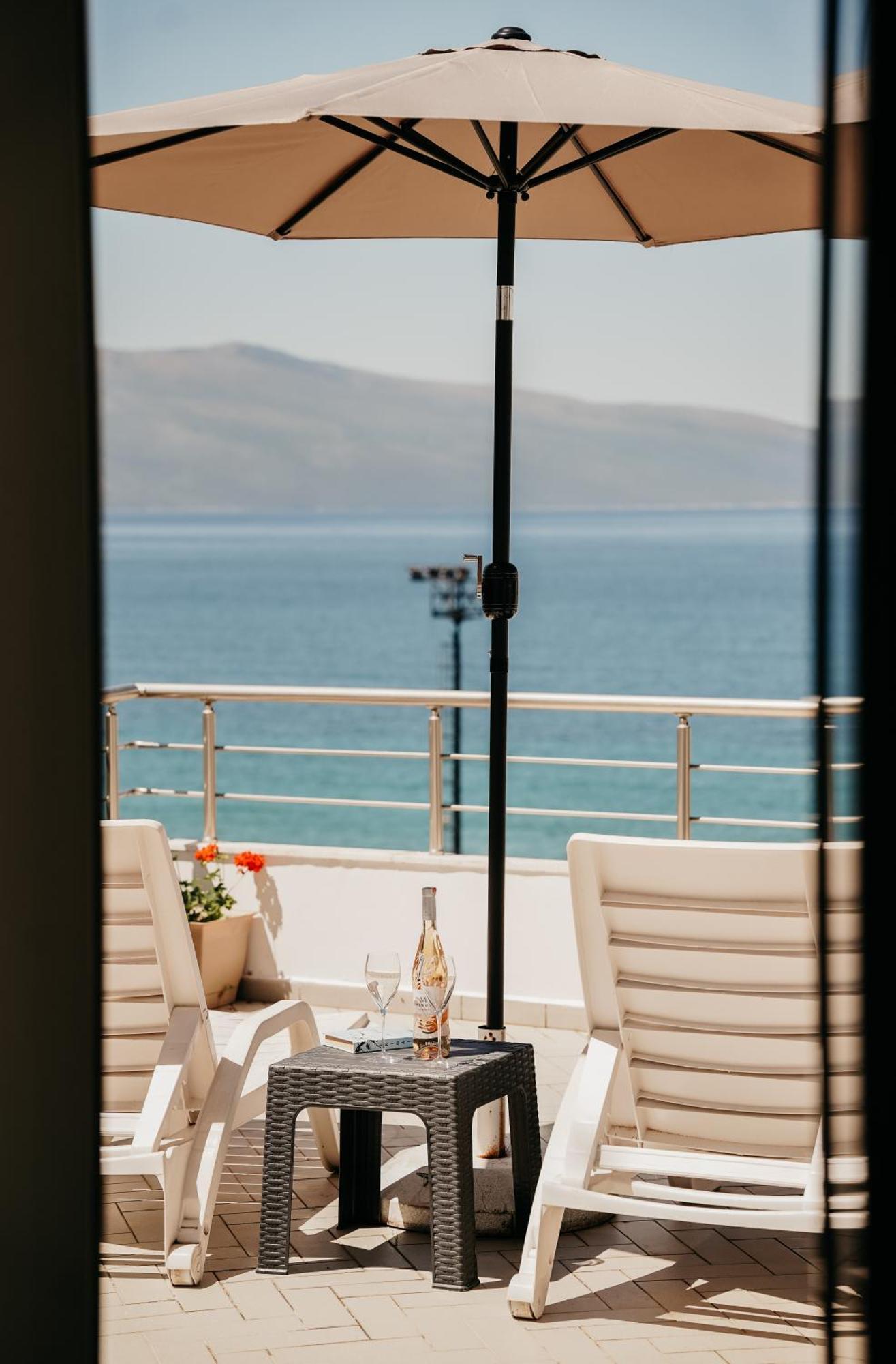 Rrapi Seaview Penthouse - By Eka Luxury Влёра
